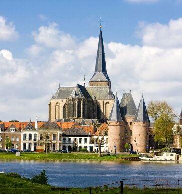Buildings overlooking the water in Overijssel